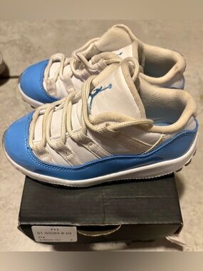 Jordan 11 Retro Low University Blue